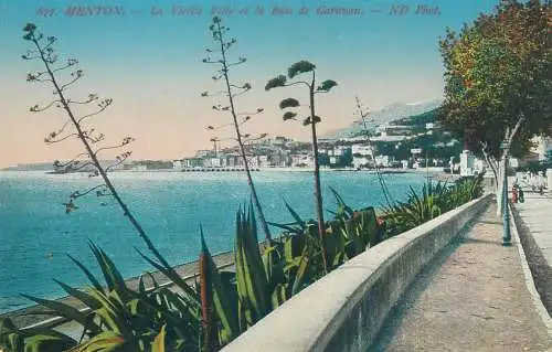 France Menton La vieille ville et la baie de Garavan