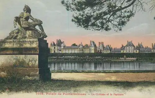 France Palais de Fontainebleau Le Chateau et le Parterre