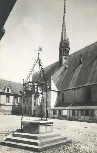 France Beaune Cote d'Or Les Hospices, la Cour d'Honneur et le Puits