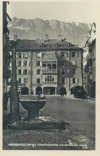 Postcard Austria > Tirol > Innsbruck Herzog Fridrischstrasse mit Goldenem Dachl