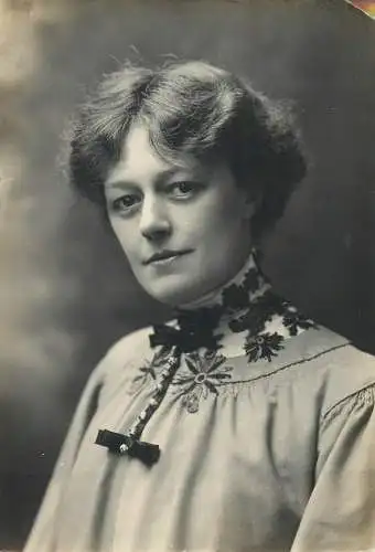 Photo by " The Biograph Studio " London british actress  10 x 15 cm