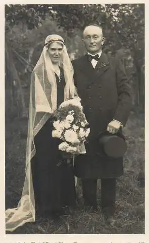Vintage brides wedding groom & bride social history photo postcard veil elegance