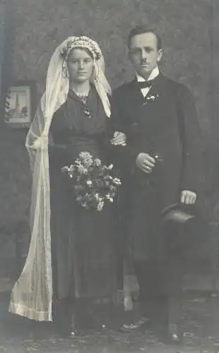 Vintage brides wedding groom & bride social history photo postcard veil bouquet