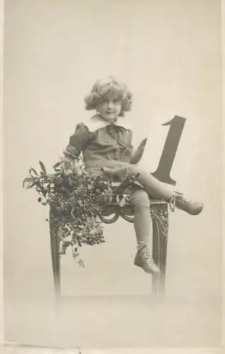 Postcard children 1st of January coiffure dress flower innocence