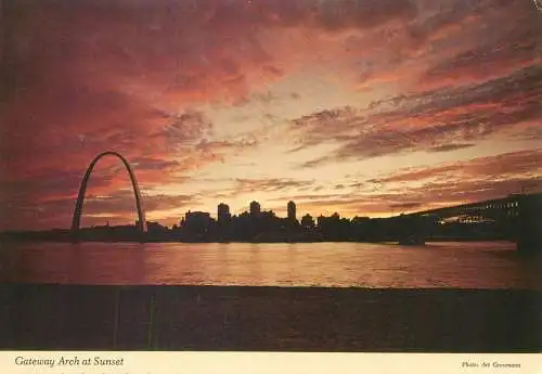 USA St Louis MO Gateway Arch sunset view