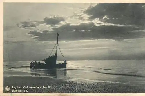Postcard Belgium West Flanders > Oostduinkerke sailboat