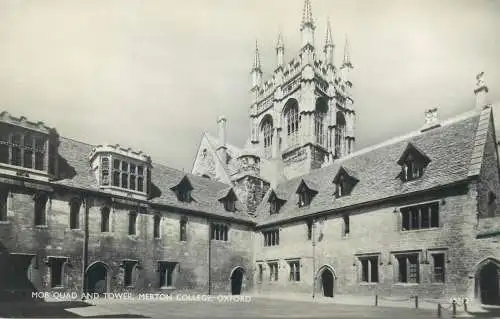Postcard United Kingdom > England > Oxfordshire > Oxford Mob quad and tower