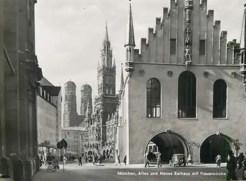 Postcard Germany Munchen altes und neues Rathaus mit Frauenkirche
