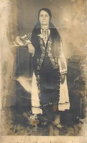 Postcard Romania traditions ethnic traditional costume