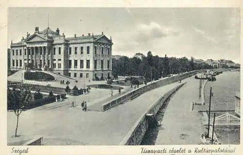 Postcard Hungary Szeged Tiszaparti reszlet a Kulturpalatoval
