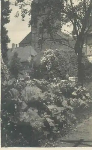 place to identify vintage photo detail view