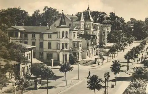 Postcard Germany Zinnowitz strasse zum strand