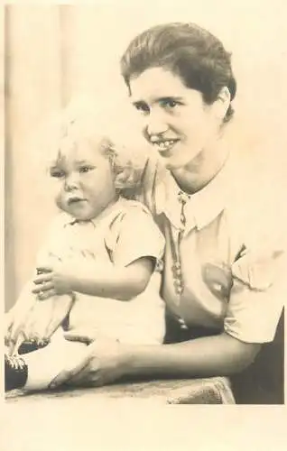 Vintage studio photography atelier photographers anonymous person young father with little baby girl family picture