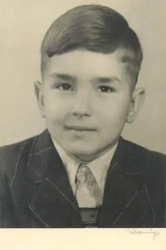 Photo R. Rattinger Munchen Vintage studio photography atelier anonymous person young boy elegant costume 1947 photo
