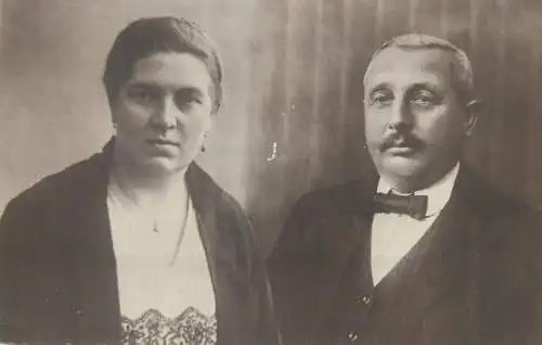 Social History Vintage atelier studio photography photographers anonymous people couple photo