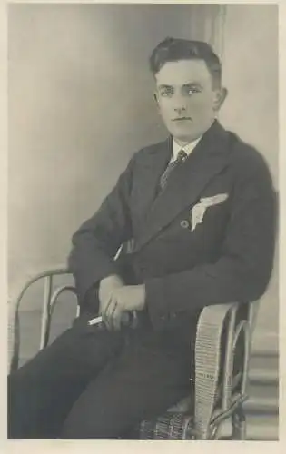 Social History Vintage atelier studio photography photographers anonymous person elegant gentleman portrait picture