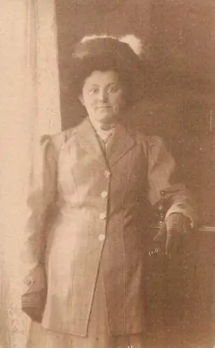 Vintage atelier studio photography anonymous person elegant woman fancy hat portrait photo