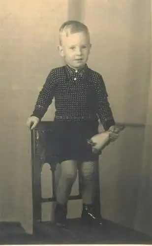 Vintage Atelier Studio Foto Mendnagel Heilbronn photography anonymous person portrait young boy photo