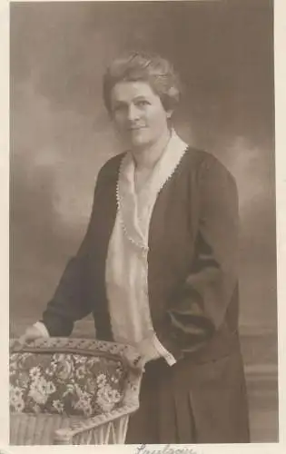 Aufgenamen Ostern Social History Vintage atelier studio photography anonymous portrait elegant woman 1929 photo