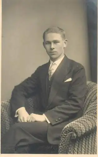 Social History atelier studio photography anonymous person portrait elegant young gentleman photo