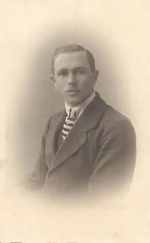 Emil Hoppe Hartmannsdorf Social History Vintage studio photography anonymous person portrait gentleman elegant costume