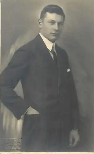 Elvira Nurnberg Social History Vintage studio photography anonymous person portrait elegant gentleman