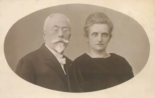 Vintage studio photography atelier anonymous person portrait social history couple 1924 photo