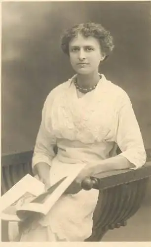 A. Wertheim Berlin Vintage studio photography atelier anonymous person portrait elegant lady social history photo