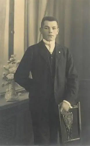 Samson & Co Vintage studio photography atelier anonymous person portrait Stutgart social history elegant gentleman photo