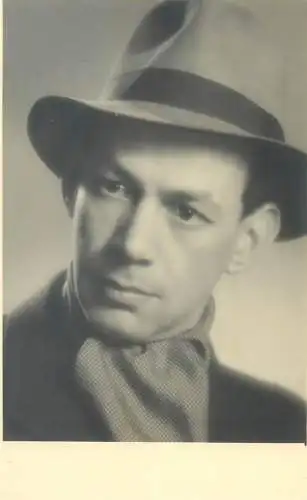 Foto-Haus Wagner Vintage studio photography atelier anonymous person portrait social history elegant gentleman photo