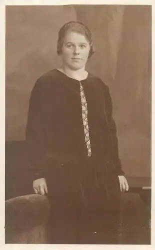 Vintage studio photography atelier anonymous person portrait social history woman photo