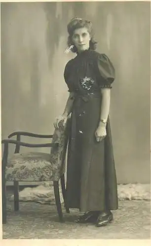 Vintage studio photography photographers elegant lady anonymous person 1940 portrait photo