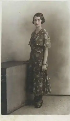 Vintage studio photography photographers elegant lady anonymous person 1933 portrait photo