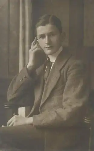 Emil Hoppe Hartmannsdorf Vintage studio photography atelier elegant gentleman anonymous person real photo portrait