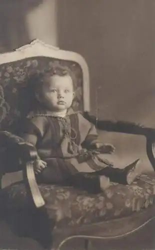 Vintage studio photography atelier anonymous person portrait little girl confused funny face real photo