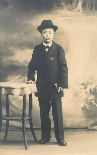 Vintage studio photography atelier anonymous person portrait Samson & Co. Stuttgart young boy elegant outfit