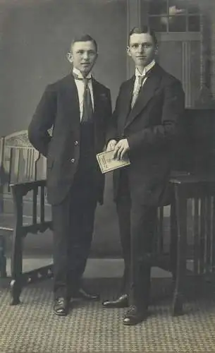 Vintage studio photography atelier Hartmannsdorf, Bez. Leipzig Emil Hoppe photographer anonymous young men portrait