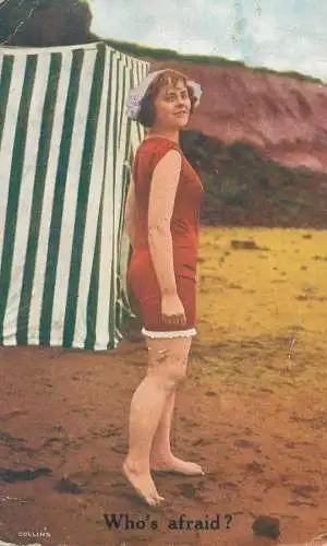 Postcard England Great Yarmouth beautiful lady at the beach baigneuse