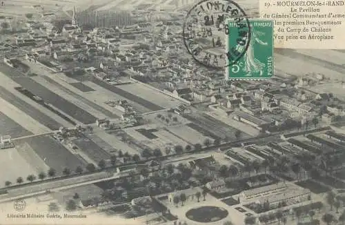 Mourmelon-le-Grand.Vue prise en Aeroplane le pavillon du general commandant d`armes baraquements camp de Chalons