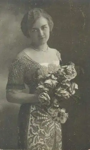 Postcard elegant charming lady flower roses bouquet
