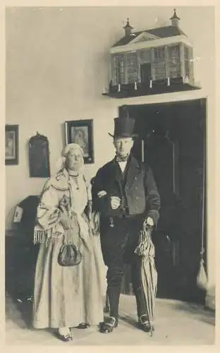 Social history Postcard Dutch ethnic types and scenes old Groningen couple typical costume