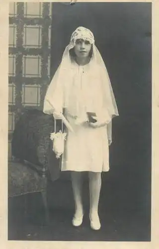 Children portraits & scene vintage photography elegant dressed girl with veil and purse communion