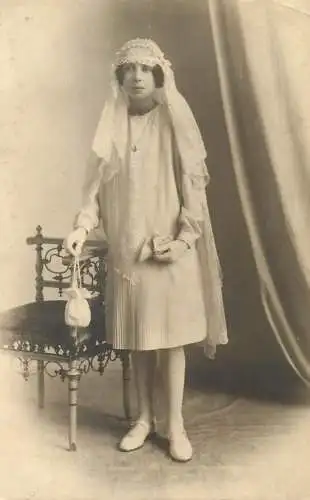 Children portraits & scene vintage photography elegant dressed girl with veil and purse communion