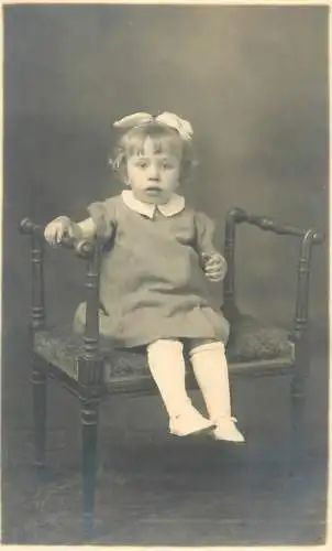 Children portraits & scene vintage photography elegant dressed girl