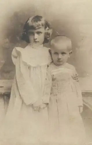 Children portraits & scene vintage photography small child and sister dress