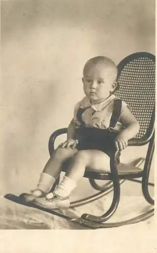 Children portraits & scene vintage photography small child shaved head innocence