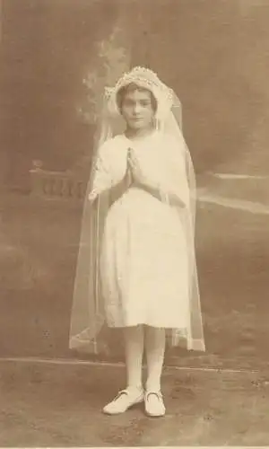Children portraits & scene vintage photography girl in white dress and veil praying
