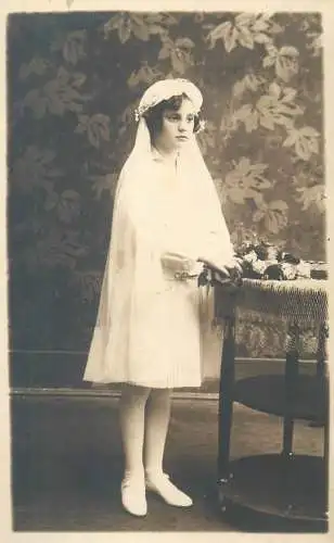 Children portraits & scene vintage photography girl beauty white wedding dress flower bouquet communion