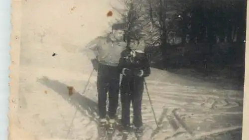 Photo ca. 6 x 9 cm social history couple on skies