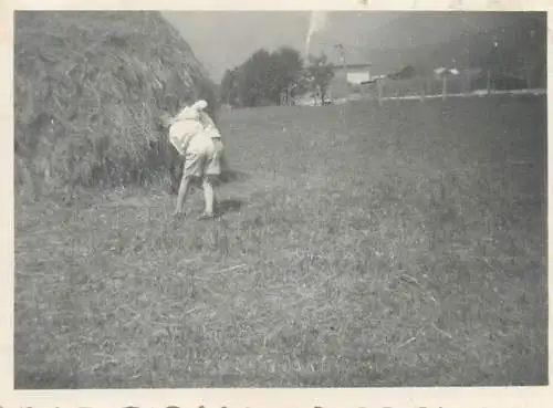 Photo ca. 6 x 9 cm social history boys playing in the field